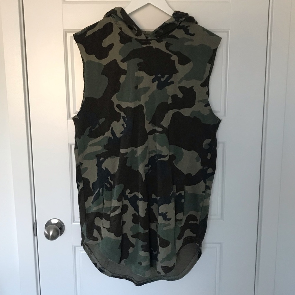 PacSun // NWOT Sleeveless Camouflage Hoodie